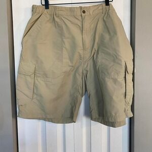 REI Khaki cargo shorts‎ with zipper pockets  and elastic waist men's size XXL